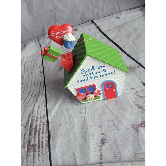 2010 Hallmark Keepsake “Good Times at Grandma's” Christmas Ornament house - Picture 8 of 11